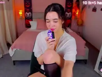 Chaturbate Live Sex Cam of dilara_a