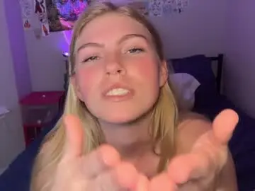 Chaturbate Watch Live Sex Cams of elliee81