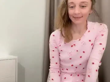 Chaturbate Live Sex of shy_schoolgirl_
