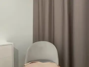 Chaturbate Live Sex Cam of shy_schoolgirl_