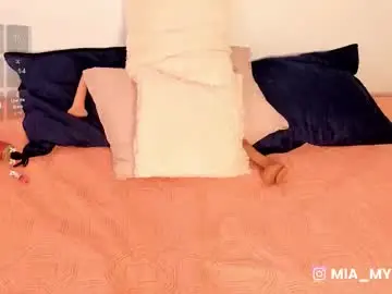 Chaturbate Live Sex Cam of mia_mystic_