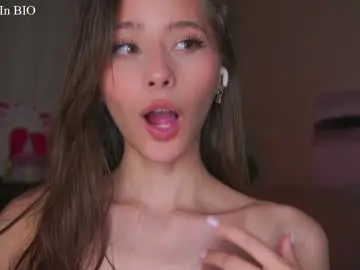 Chaturbate Watch Live Sex Cams of falinecrosthwaite