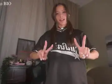 Chaturbate Live Sex Cam of falinecrosthwaite