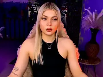 Chaturbate Watch Live Sex Cams of hyileyclark