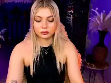 Chaturbate Watch Live Sex Cams of hyileyclark