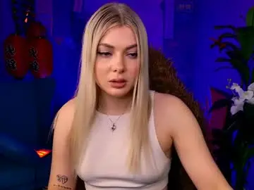 Chaturbate Live Sex Cam of hyileyclark