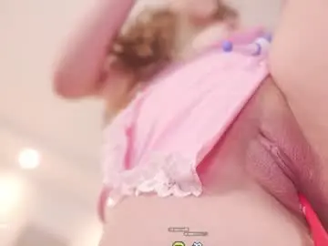 Chaturbate Live Sex Cam of milky_0