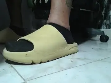 Chaturbate Live Porn of srfindomfeet_