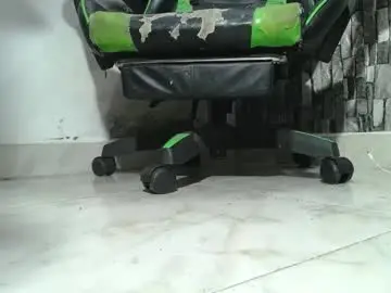 Chaturbate Live Sex Cam of srfindomfeet_