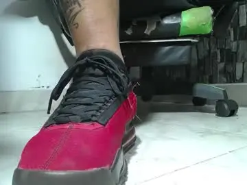 Chaturbate Nude Webcam of srfindomfeet_