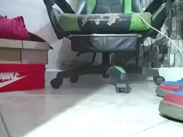 Chaturbate Live Sex Cam of srfindomfeet_