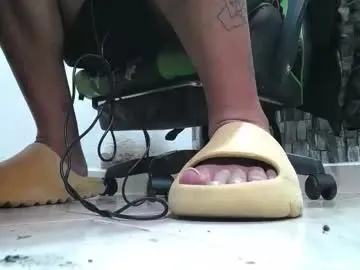 Chaturbate Free Porn Cam of srfindomfeet_