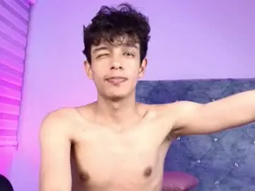 Chaturbate Free Porn Cam of maxfrost_1