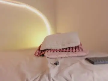 Chaturbate Live Sex Cam of katiepeach_