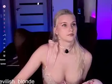 Chaturbate Live Sex Cam of hitchcocianblonde_