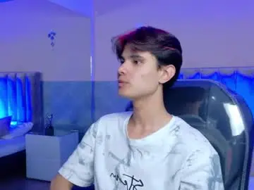 Chaturbate Free Live Porn of derek_sinn