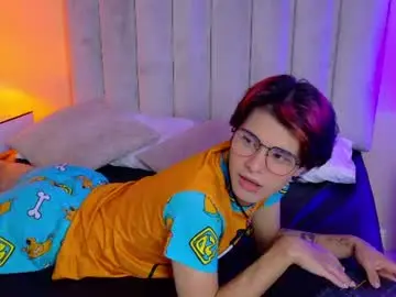 Chaturbate Best live sex cam show of derek_sinn