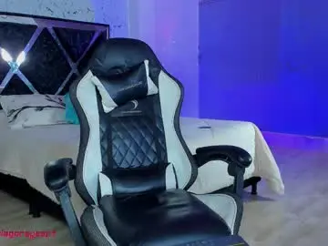 Chaturbate Live Sex Cam of santiagoreyesft