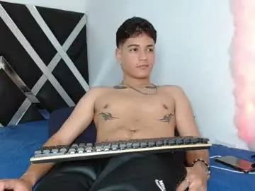 Chaturbate Live Sex Cam of levy_steve
