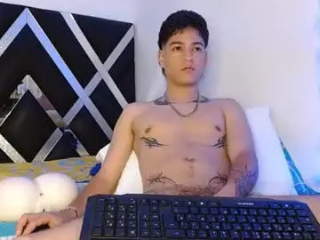 Chaturbate Live Sex Cam of levy_steve