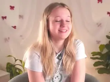 Chaturbate Live Sex Cam of emilyhewell