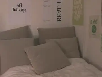 Chaturbate Live Sex Cam of emilyhewell