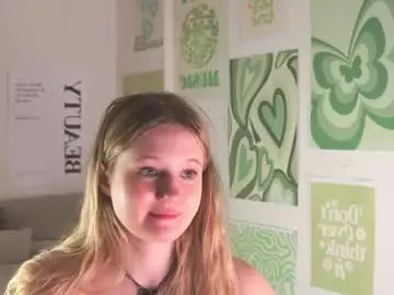 Chaturbate Live Sex Cam of emilyhewell