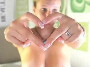Chaturbate Adult Video Chat of emilyhewell