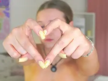 Chaturbate Live Sex Cam of emilyhewell