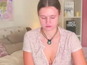 Chaturbate Live Sex Cam of emilyhewell