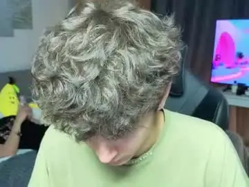 Chaturbate Sex Chat of em_chipsi