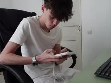 Chaturbate Live Sex Cam of thomas_brons
