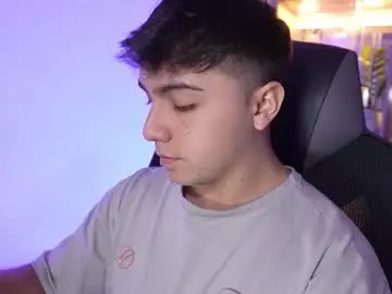 Chaturbate Nude Webcam of aron__cooper