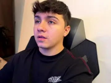 Chaturbate Watch Live Sex Cams of aron__cooper