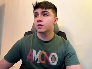 Chaturbate Live Sex Cam of aron__cooper
