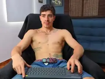 Chaturbate Watch Live Sex Cams of ethangreey1