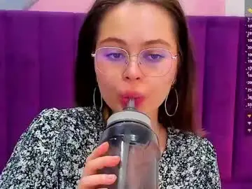 Chaturbate Live Sex Cam of kelly_cuutie