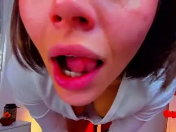Chaturbate Live Sex Cam of kelly_cuutie