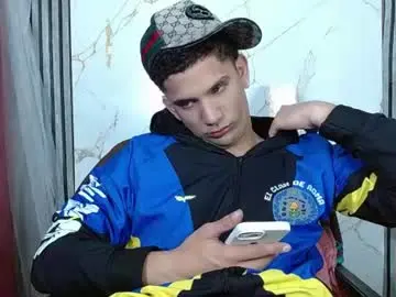 Chaturbate Live Sex Cam of rich_de_la_rosa