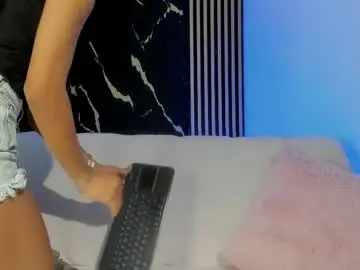 Chaturbate Live Porn of kira_queeen