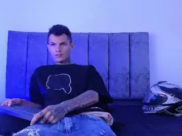 Chaturbate Live Sex Cam of paulo527