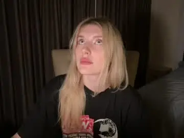 Chaturbate Live Sex Cam of honey_kors