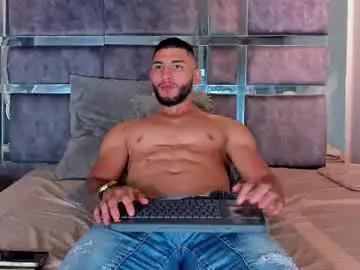 Chaturbate Best live sex cam show of louis_connor