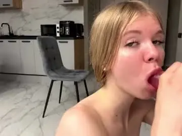 Chaturbate Live Sex Cam of dewdropdoll