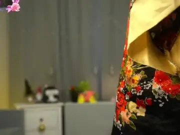 Chaturbate Free Live Porn of lookatmehabibi_