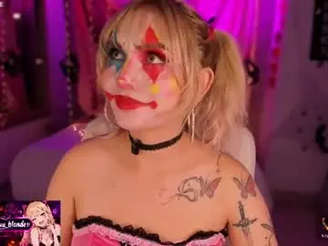 Chaturbate Live Porn of mariluu_