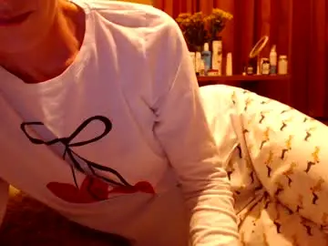 Chaturbate Live Sex Cam of andrasweetie
