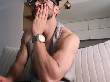 Chaturbate Live Porn of phantom_bigger1