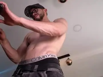 Chaturbate Free Live Porn of phantom_bigger1