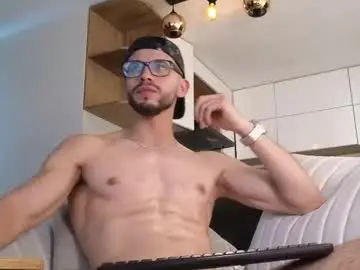 Chaturbate Watch Live Sex Cams of phantom_bigger1